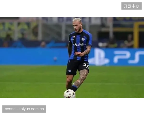 弗兰科夫斯基从边锋改造为翼卫,攻防两端贡献显著提升。 弗兰科夫斯基从边锋改造为翼卫,攻防两端贡献显著提升。